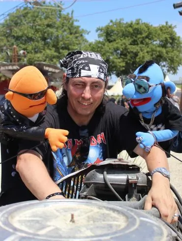 Markus & Spenser rencontrent Sonia & Ema au Hellfest 2014