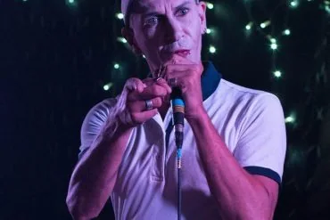 Rencontre avec OZIBUT, le golfeur musicien...