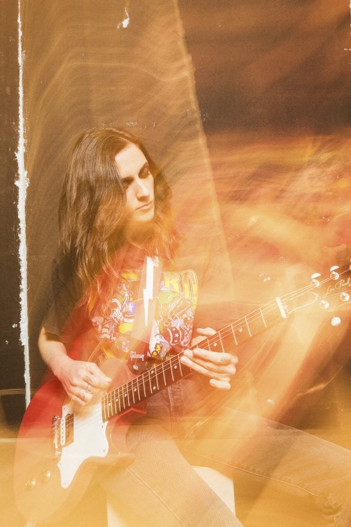 Laura Cox dévoile "Do I Have Your Attention?", nouveau single rock