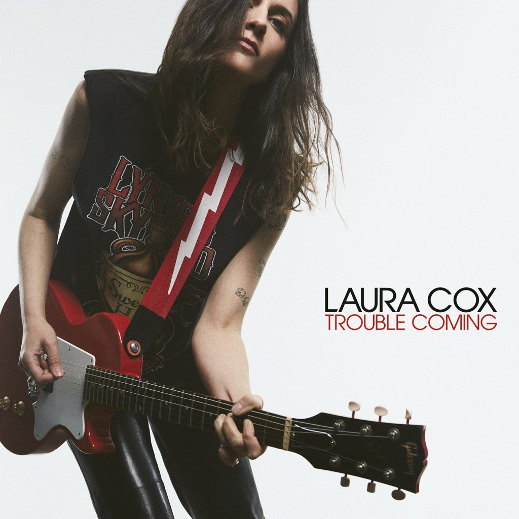 Laura Cox dévoile "Do I Have Your Attention?", nouveau single rock