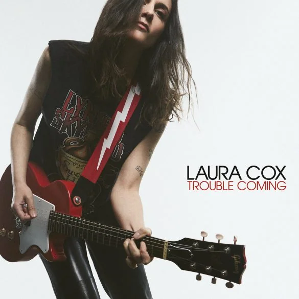 Laura Cox dévoile "Do I Have Your Attention?", nouveau single rock