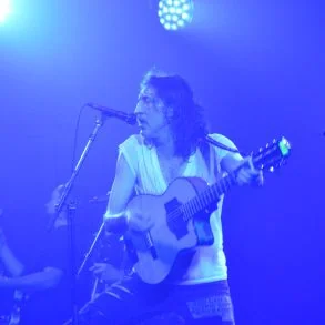 Gogol Bordello embrase le Stéréolux , Split Dogs en éclaireurs survoltés