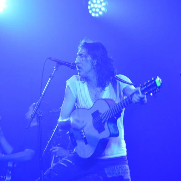 Gogol Bordello embrase le Stéréolux , Split Dogs en éclaireurs survoltés