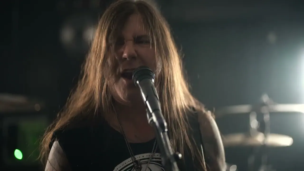 Clip officiel Into the Flames du groupe All Sinners