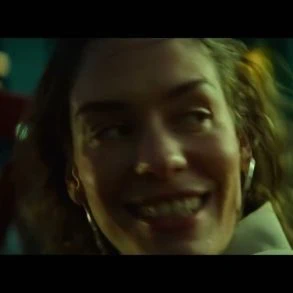 Anna of the North : I Don't Know What You See In Me