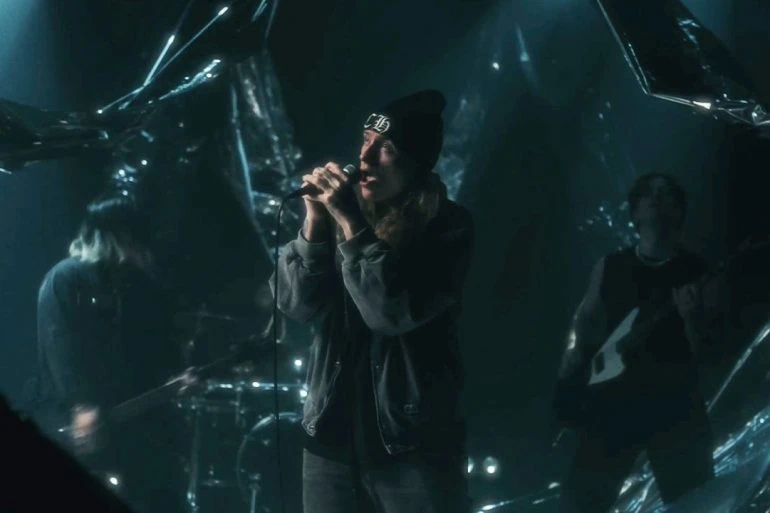 Catch Your Breath : Le clip officiel de Dark 6 Catch Your Breath : Le clip officiel de Dark
