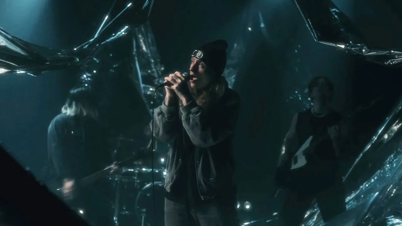 Catch Your Breath : Le clip officiel de Dark