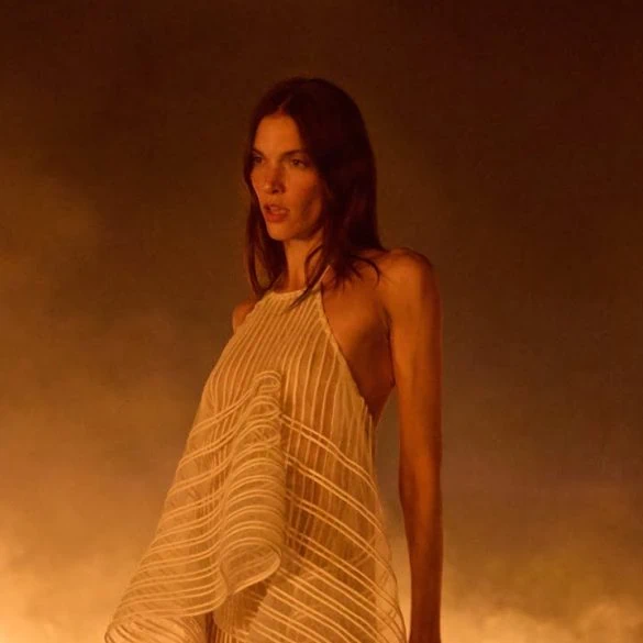 Charlotte Cardin dévoile le clip de Tant pis pour elle 2 Charlotte Cardin dévoile le clip de Tant pis pour elle