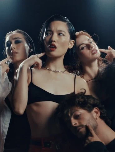 Chloe Qisha dévoile le clip de So Sad So Hot 4 Chloe Qisha dévoile le clip de So Sad So Hot