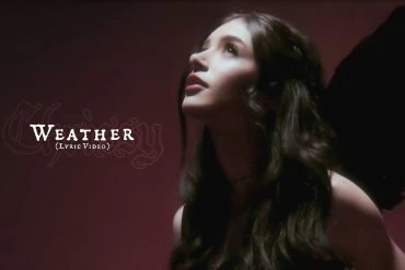 Chrissy Costanza dévoile son single solo Weather