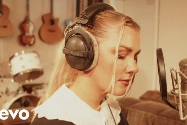 Clara Mae présente No Jolene en performance studio