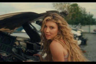 Dasha dévoile le clip officiel de Work On Me