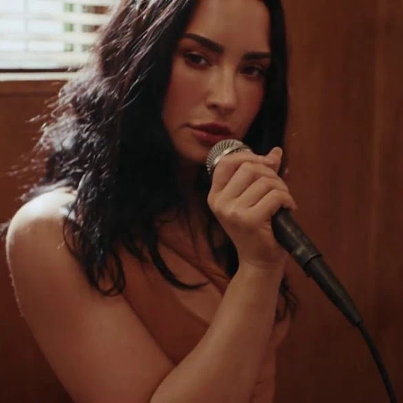 Demi Lovato présente Let You Go en live et son nouvel album