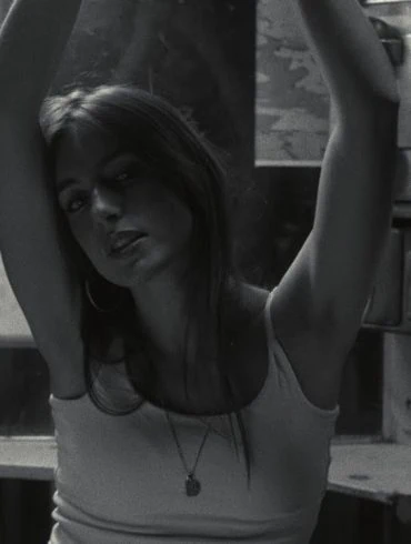 Elle Coves dévoile le clip de Hit Me Where It Hurts 4 Elle Coves dévoile le clip de Hit Me Where It Hurts