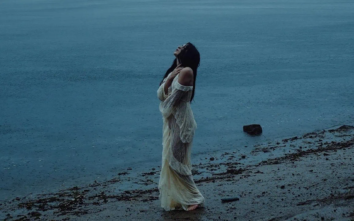 Equilibrium dévoile le clip Borrowed Waters en collaboration avec Roniit