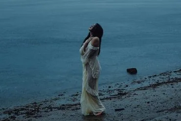 Equilibrium dévoile le clip Borrowed Waters en collaboration avec Roniit