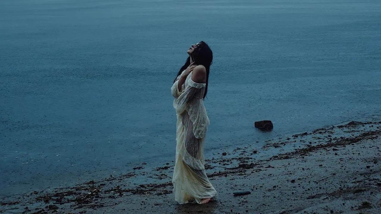 Equilibrium dévoile le clip Borrowed Waters en collaboration avec Roniit