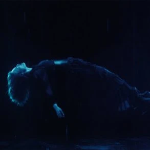 Freya Ridings dévoile Wicker Woman et annonce son prochain album