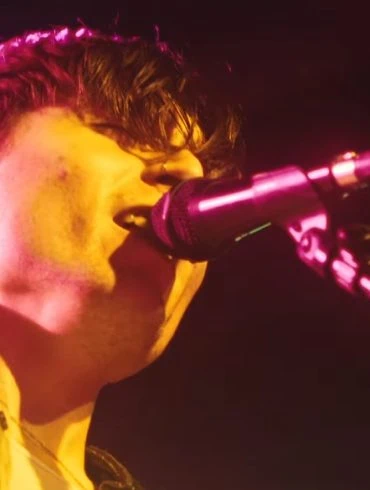 Arm's Length : Le nouveau clip The World 12 Arm's Length : Le nouveau clip The World