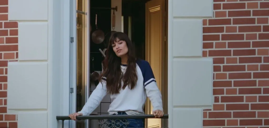 Clip de Clara Luciani cette vie