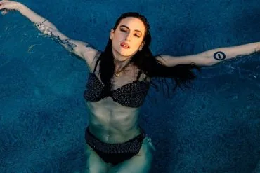 Jessie Frye dévoile son nouveau morceau Night Swim – Clip
