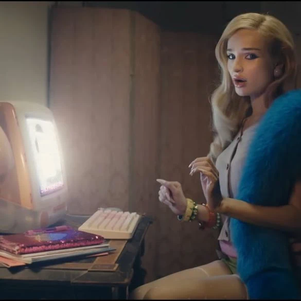 Kim Petras dévoile le clip officiel de son single I Like Ur Look 2 Kim Petras dévoile le clip officiel de son single I Like Ur Look