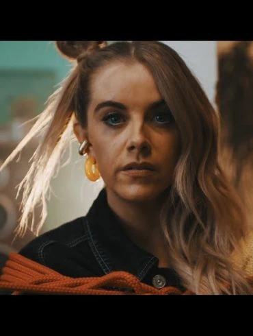 Lindsay Ell dévoile le visualizer de son titre Fence sitter 4 Lindsay Ell dévoile le visualizer de son titre Fence sitter