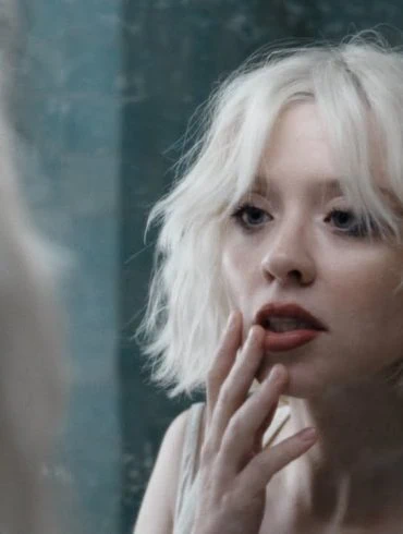 Maisie Peters dévoile le clip de You You You 12 Maisie Peters dévoile le clip de You You You
