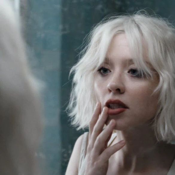 Maisie Peters dévoile le clip de You You You 2 Maisie Peters dévoile le clip de You You You