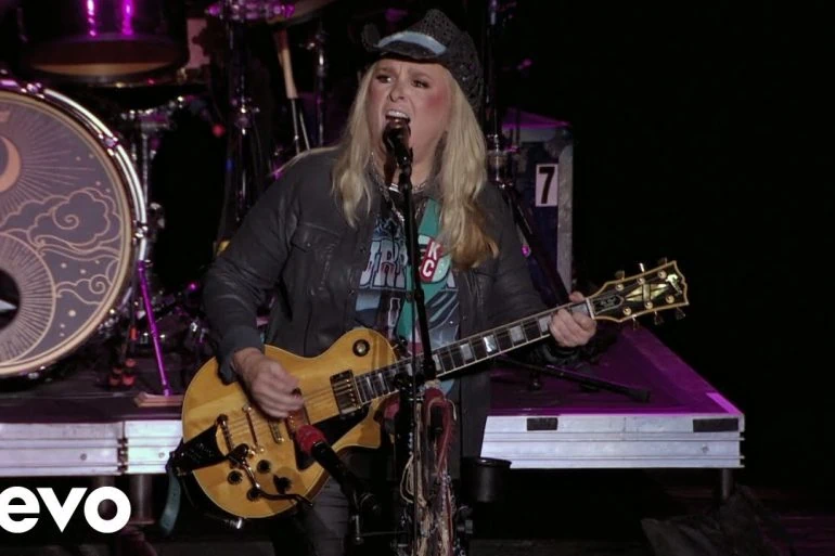 Melissa Etheridge dévoile le clip de Don't You Want A Woman 6 Melissa Etheridge dévoile le clip de Don't You Want A Woman
