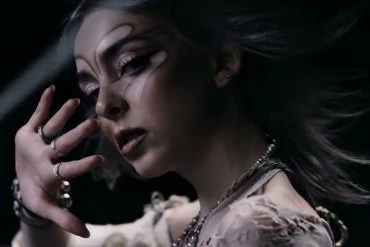 Sophie Powers et le message de spiderwebs – Clip