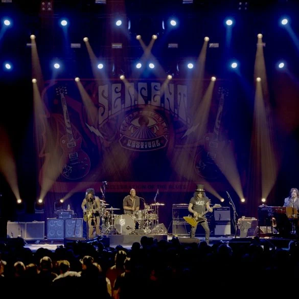 Slash dévoile le single Crossroads Live et son album Live at the S.E.R.P.E.N.T. Festival