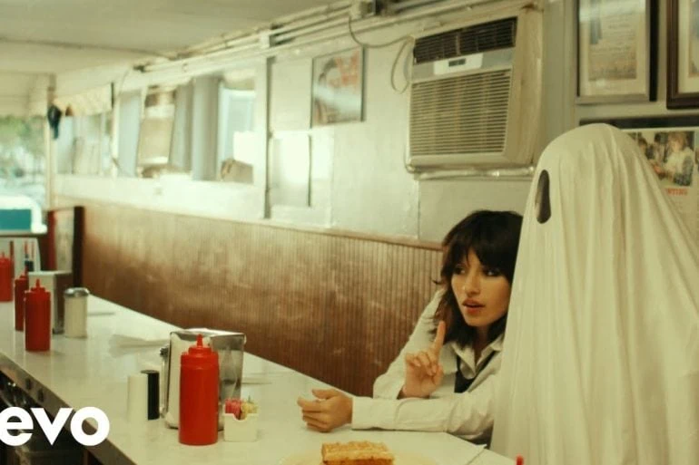 Violent Vira dévoile le visualizer de Common Decency 14 Violent Vira dévoile le visualizer de Common Decency