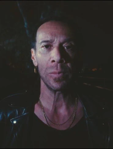 Warfield dévoile le clip de Only Shadows 12 Warfield dévoile le clip de Only Shadows