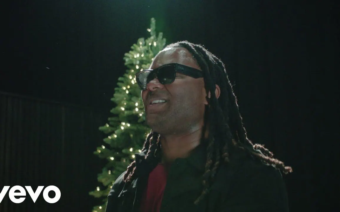 Blessing Offor dévoile le clip de To All A Good Night