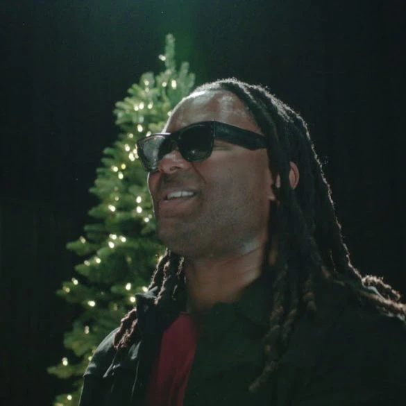 Blessing Offor dévoile le clip de To All A Good Night