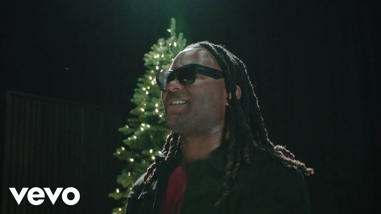 Blessing Offor dévoile le clip de To All A Good Night