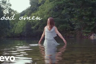 Clip Good Omen de Caroline Jones