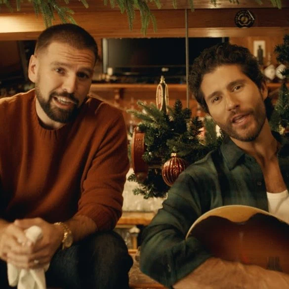 Dan + Shay dévoilent Long Live Christmas