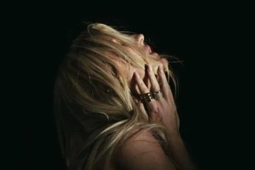 Ellie Goulding dévoile son nouveau single Destiny