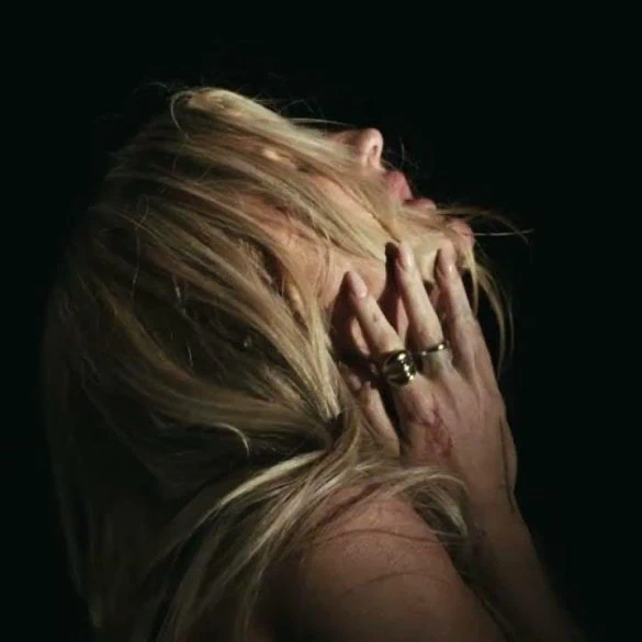 Ellie Goulding dévoile son nouveau single Destiny