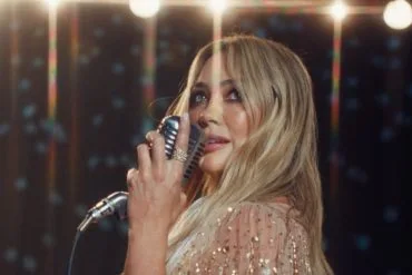 Hilary Duff marque son retour musical avec le single Mature