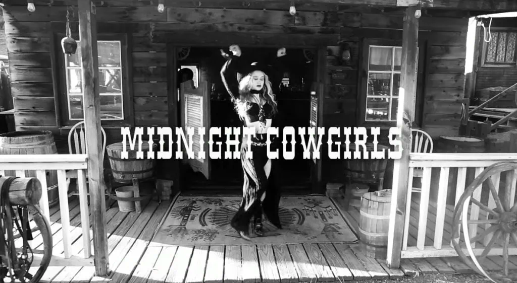Midnight Cowgirls dévoile le single Born Ready