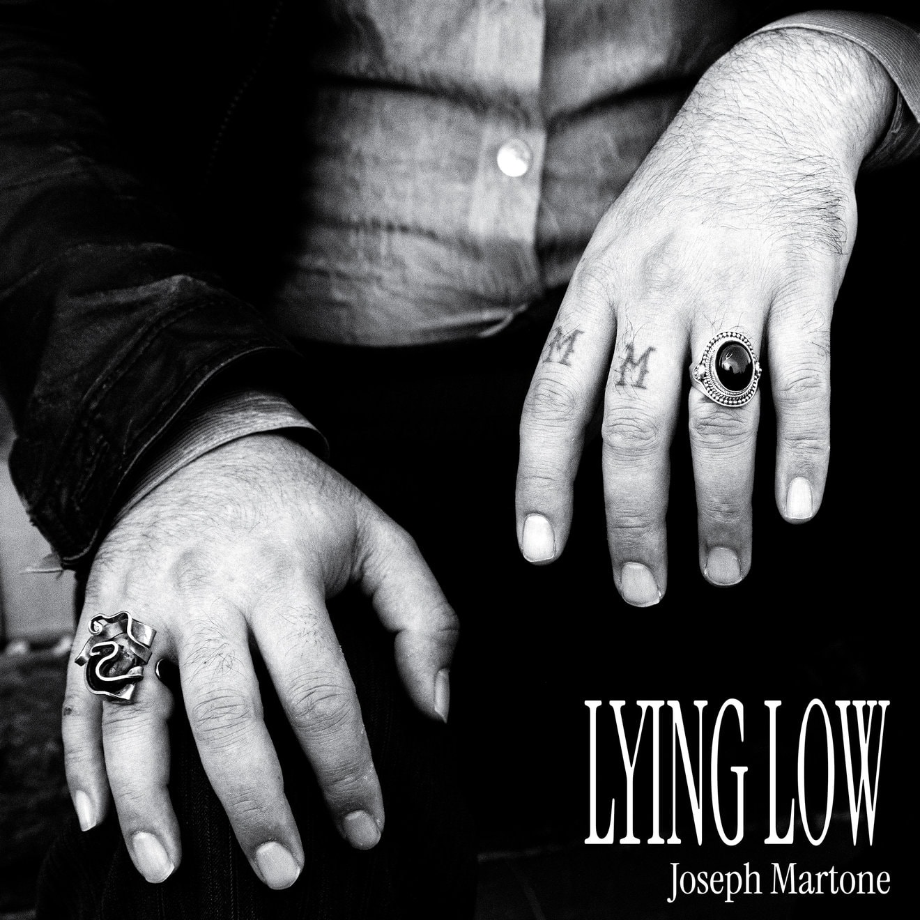 Joseph Martone : « Lying Low », un premier single puissant entre Nick Cave et Calexico