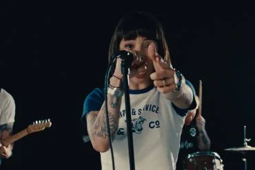 Karen Dió présente le clip de Cut Your Hair