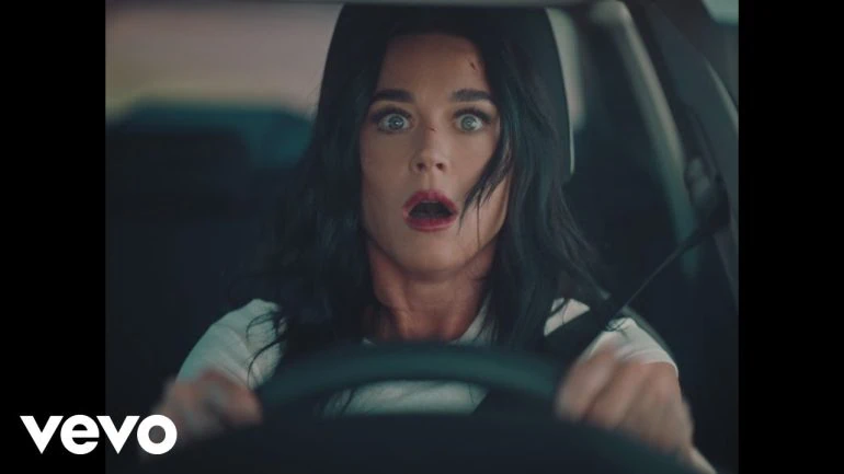 Katy Perry dévoile le clip de son nouveau single bandaids