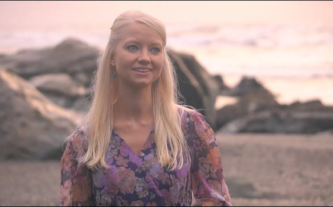 Lavender Moon : Le morceau des Gothard Sisters