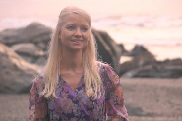 Lavender Moon : Le morceau des Gothard Sisters