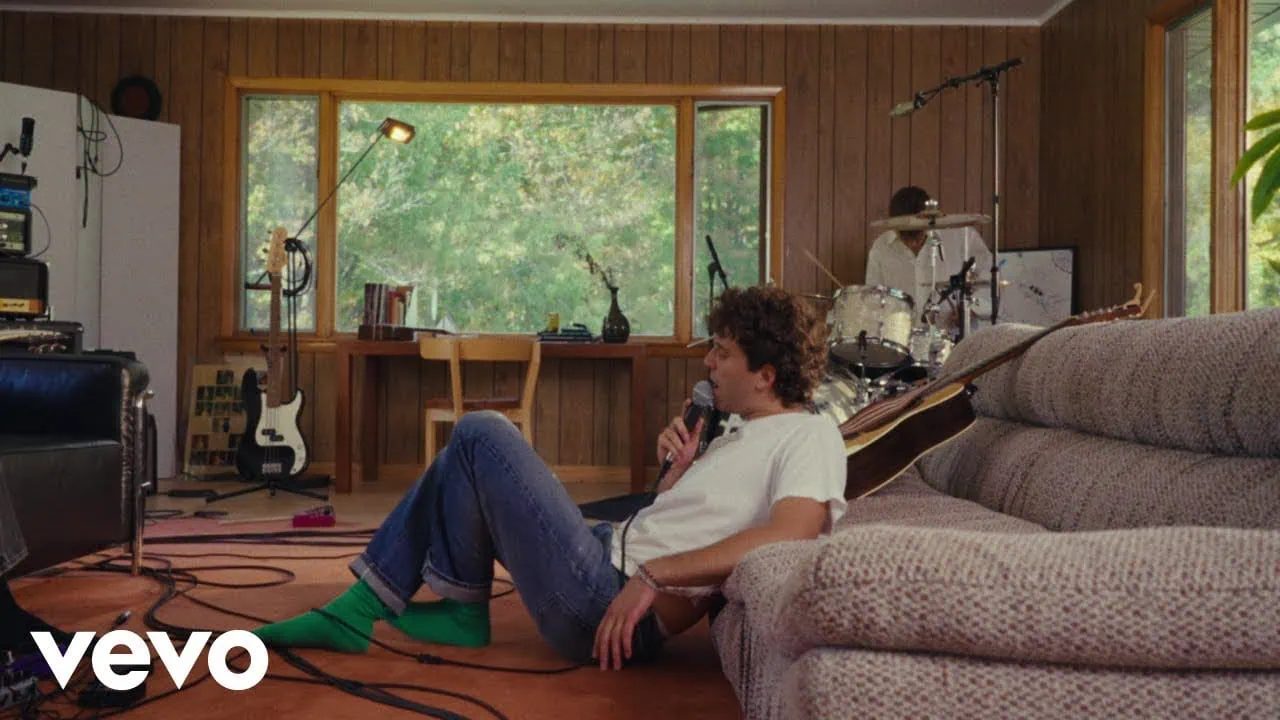 Mark Ambor dévoile son nouveau single Closer To Me 3 Mark Ambor dévoile son nouveau single Closer To Me