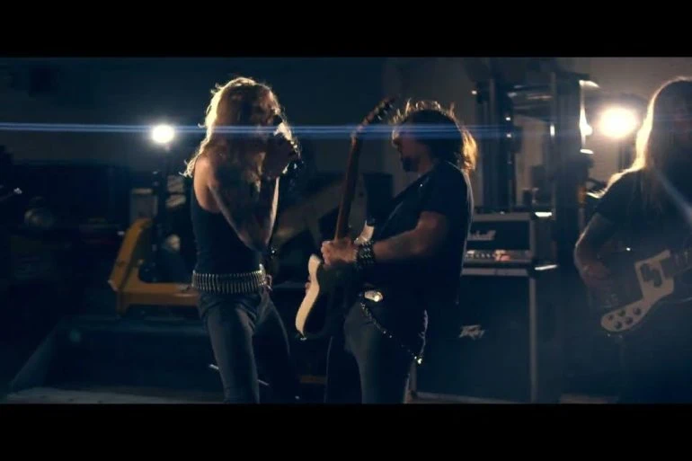 Midnight Vice Mystic Eyes : Le clip officiel